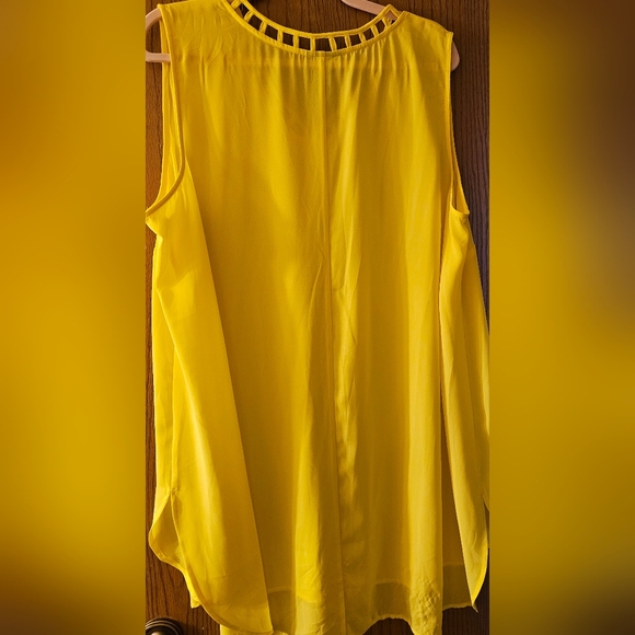 Catherine’s Yellow Sleeveless Blouse Size 2X 23/24W Womens Top - Picture 2 of 4